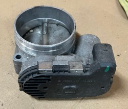 Audi OE 079133062G ДРОССЕЛЬНАЯ ЗАСЛОНКА