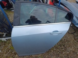 opel insignia HB дверь левая Z189