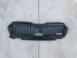SKODA OCTAVIA IV решетка радиатора 5E3853655