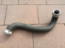 патрубок труба шланг воды---MERCEDES W211 A2115015482