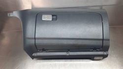 бардачок пассажира 1K1857290 vw Golf V 07R