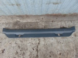 молдинг порога крышки багажника Chevrolet TAHOE