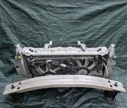 передняя панель радиатора (телевизор) TOYOTA PRIUS IV 2015-19r
