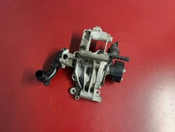 BMW 2.0 B47D20B водяной насос 8593269