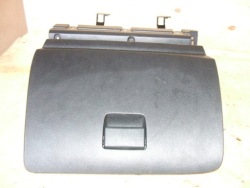 nissan PULSAR бардачок пассажира лючок 685SS3ZL0A