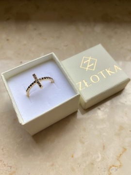 Złoty pierścionek 585 KRZYŻ CZARNE CYRKONIE - miniatura 3