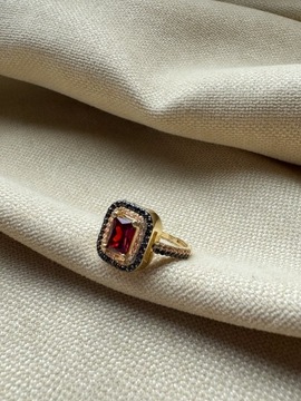 Złoty pierścionek 585 CZERWONY KAMIEŃ - miniatura 1