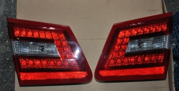 MERCEDES E KLASA W212 KOMBI PRAWA KLAPA DIODA