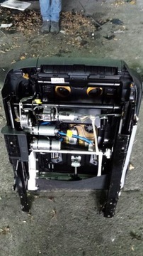 ДВИГАТЕЛЬ, СИДЕНЬЯ ПРАВАЯ ПЕРЕДНЯЯ CL 215 2158200342