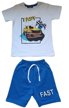 Літній комплект для хлопчиків з автомобілем 122 біла футболка сині шорти