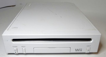 консоль Nintendo Wii White RVL - 101 (EUR) сама консоль не завантажується