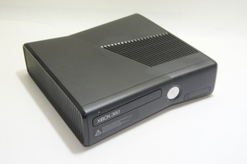 xbox 360 slim версія / сама консоль працездатна