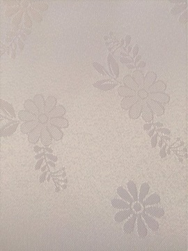 Белоснежная элегантная скатерть в цветочек 140X180