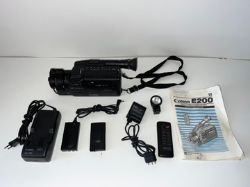 Видеокамера CANON E200 Video8 комплект