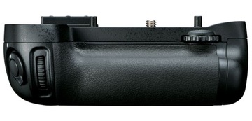 Многофункциональный батарейный отсек Nikon MB-D15