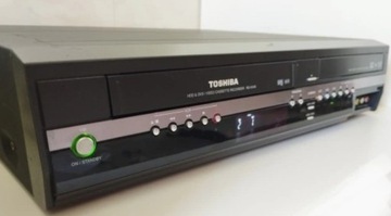 ЗАПИСУЮЧИЙ ПРИСТРІЙ VHS / HDD / DVD_TOSHIBA RD XV 45 160GB_DIVX