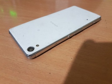 Sony Xperia XA пошкоджений реагує