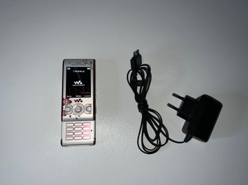 Телефон Sony Ericsson WALKMAN W595 аккумулятор зарядное устройство