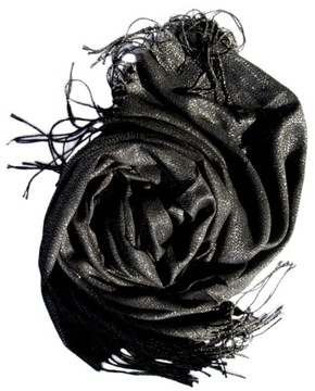 Женский шарф блестящий с бахромой черный