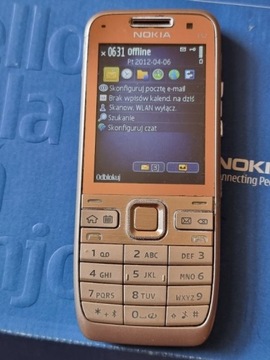 Мобільний телефон Nokia E52 128 МБ / 64 МБ сріблястий