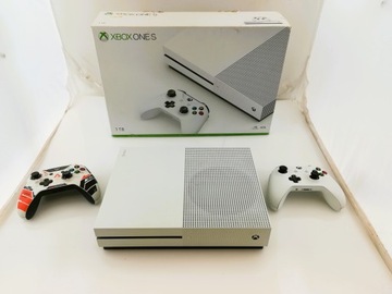 Xbox One S 1 ТБ белый + 2 колодки + проводка