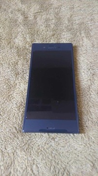 Смартфон Sony Xperia XZ 3 ГБ / 32 ГБ включається