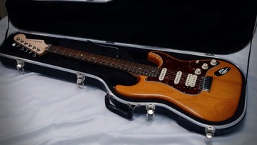 Fender AMERICAN DELUXE STRATOCASTER HSS, 2007 год