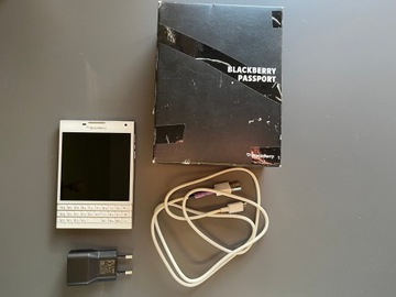 BlackBerry Passport 32GB pure white QWERTY RU Q30