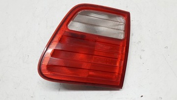 MERCEDES E W210 KOMBI LAMPA PRAWA TYLNA W KLAPĘ