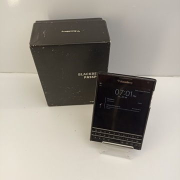 Смартфон BlackBerry Passport 3 ГБ / 32 ГБ 4G (LTE) чорний