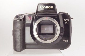 Аналоговая зеркальная камера Canon EOS 5 QD повреждена