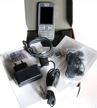 Мобильный телефон Nokia E52 128 МБ / 1 Гб 3G серебро
