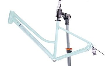 АЛЮМІНІЄВА РАМА VELLBERG 28 " ДИСК ЖІНОЧИЙ 18 БІРЮЗОВИЙ