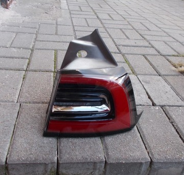 TESLA MODEL 3 LIFT LAMPA TYLNA PRAWA LED ORYGINAŁ