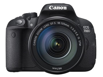 Зеркальная камера Canon EOS 700D корпус + 18-135 IS STM