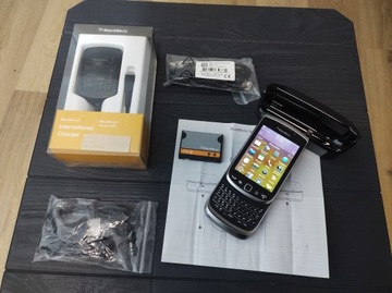 Унікальний / BlackBerry 9810 / ідеальний стан / новий акумулятор зарядний пристрій док-станція