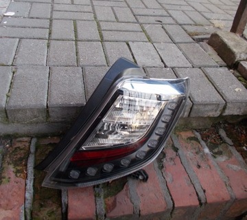 TOYOTA YARIS III HYBRID LAMPA TYLNA PRAWA LED EUROPA!