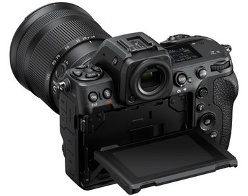 Камера Nikon Z8 + Об'єктив Nikkor з 24-200 мм f/4-6.3 VR