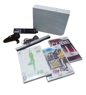 Nintendo Wii+ Remote + Nunchuck + 3 Игры