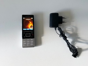 Телефон Sony Ericsson Hazel j20i зарядний пристрій