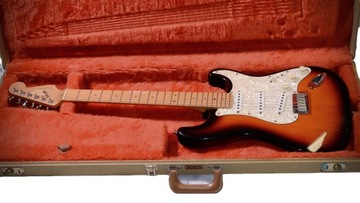 FENDER AMERICAN STANDARD STRATOCASTER 1995 года, США