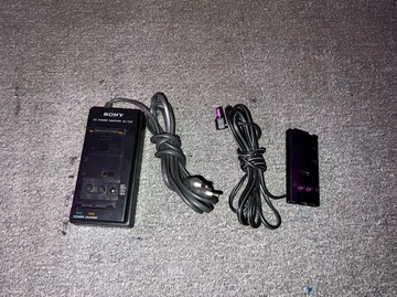 Оригинальное зарядное устройство SONY AC-V30 для видеокамер video8