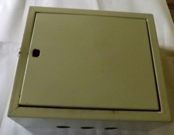 металлический корпус коробка распределительного устройства