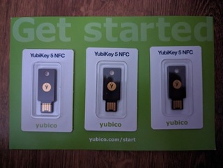 Ключ безопасности Yubico YubiKey5 черный NFC