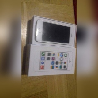 НОВЫЙ Iphone 5S 16GB Серебряный