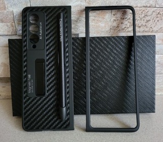 Samsung з Fold 3 Carbon Case єдиний такий комплект