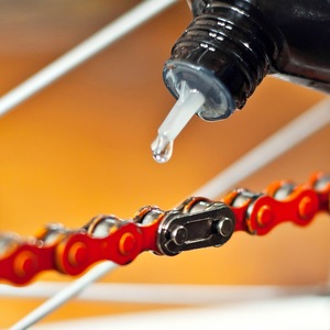 Oil or wax for a bicycle chain - check which lubricant to choose