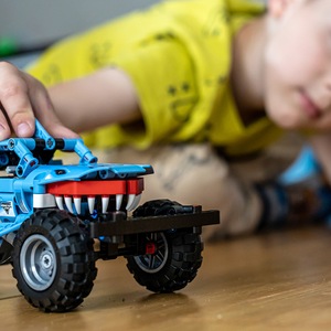 LEGO Technic Monster Jam Megalodon - review