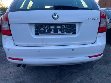 БАМПЕР ЗАДНИЙ ЗАД SKODA OCTAVIA II РЕСТАЙЛ 2010R БЕЛИЙ 1026 УНИВЕРСАЛ ПАРКТРОНИК КОМПЛЕКТ