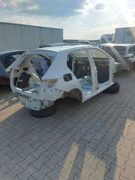 ЧЕТВЕРТЬ ПРАВОЕ ЗАДНИЙ SKODA FABIA IV 4 21R.